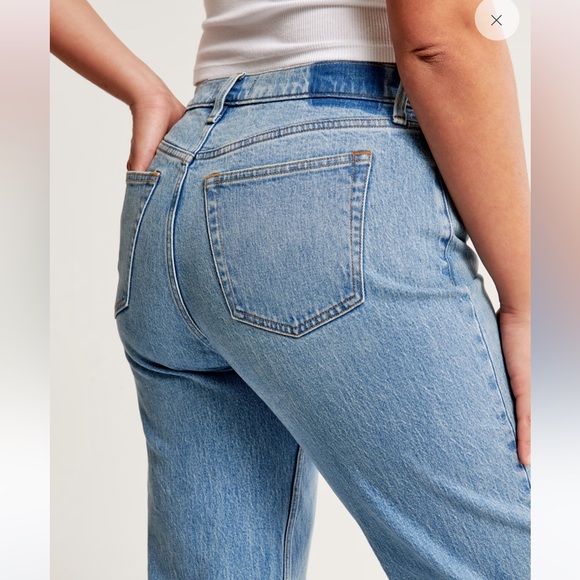 Abercrombie & Fitch - The Baggy Low Rise - Curve Love - Size 28/6R - Medium Wash - Picture 5 of 12